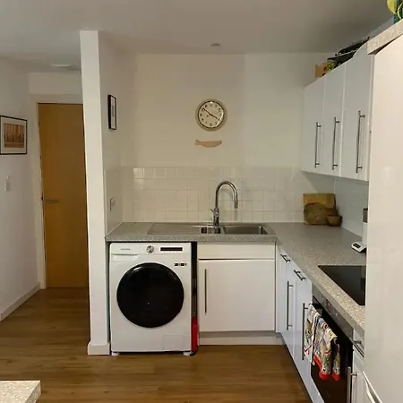 2 Bedroom Modern Flat In - Free Parking Appartement Manchester