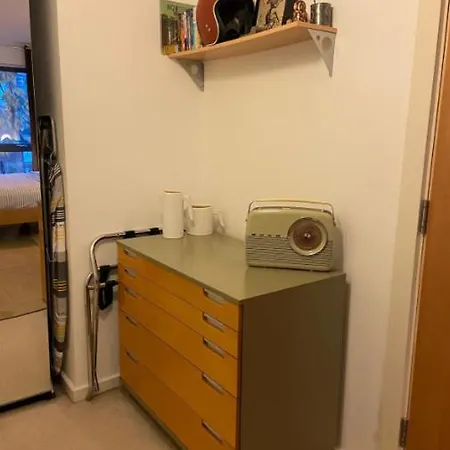 2 Bedroom Modern Flat In - Free Parking Manchester