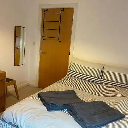2 Bedroom Modern Flat In - Free Parking * Manchester