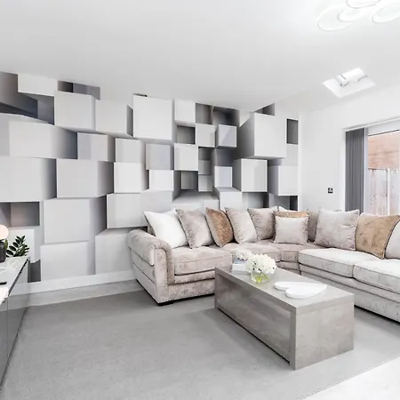 4 Bedroom, 3 Bathroom Walking Distance To Centre Semesterbostad