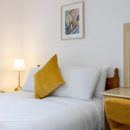 The Burton- Free Gated Parking * Manchester