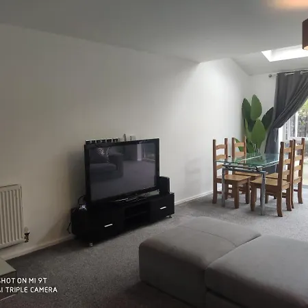 55 Kempster Gardens *