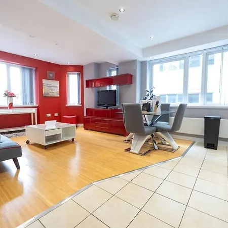 Guestready - Cherry Red Escape Near Picadilly *