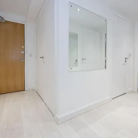 Guestready - Cherry Red Escape Near Picadilly Μάντσεστερ