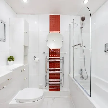 Guestready - Cherry Red Escape Near Picadilly *
