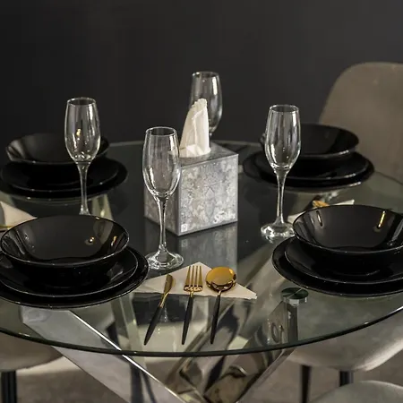 A Spacious 2 Bed With A River And Cascade View, Imaya Nights, M3 맨체스터