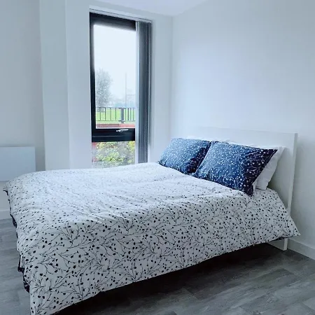 Modern House בית הארחה