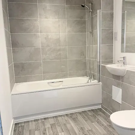 Modern House בית הארחה