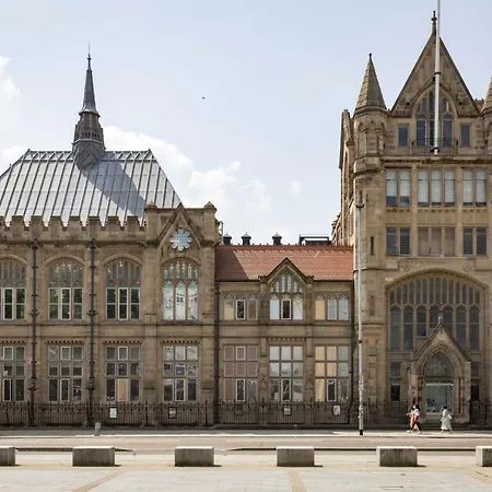 Апартаменты Spacious 2br 2ba Centre Sleeps 5 *