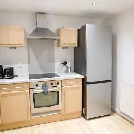 Апартаменты Spacious 2br 2ba Centre Sleeps 5 *