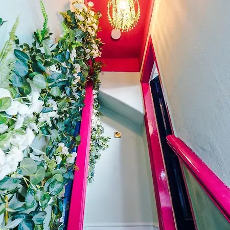 Spacious And Modern 5 Bedroom House