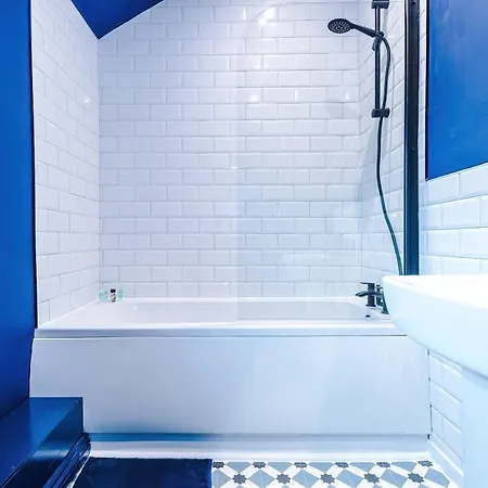 بيت للعطل Spacious And Modern 5 Bedroom House