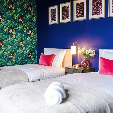 Nyaraló Spacious And Modern 5 Bedroom House Manchester