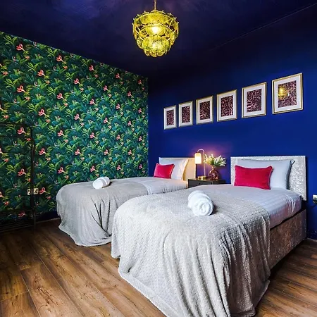 Spacious And Modern 5 Bedroom House 別荘