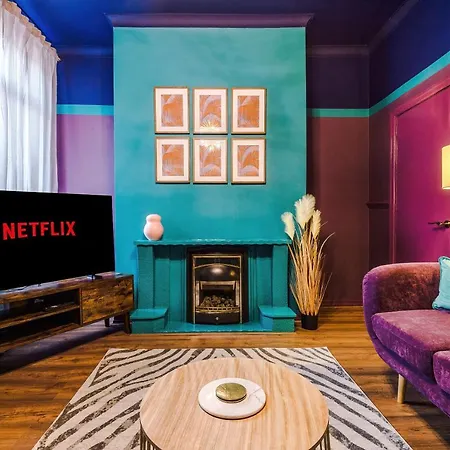 بيت للعطل Spacious And Modern 5 Bedroom House *