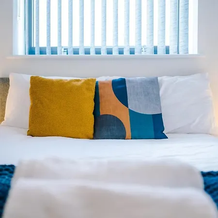Weekly And Monthly Bookings At Zinnia Unit - Telly Homes Limited- New One Bed Apartment, Old Trafford * Manchester