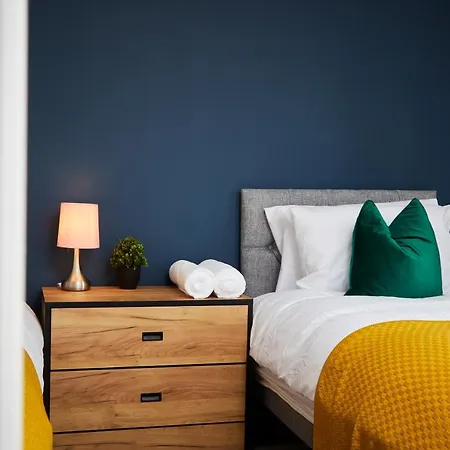 Fabulous 5 Bed House W Parking Ferienhaus *