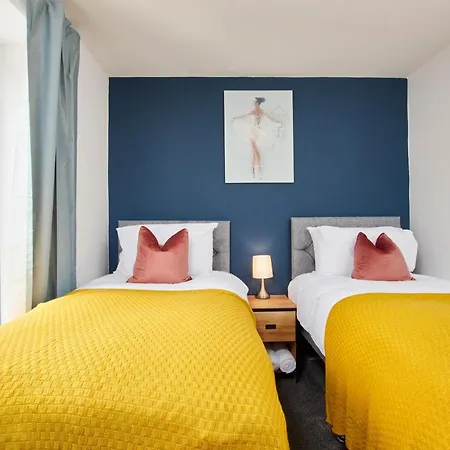 Fabulous 5 Bed House W Parking Ferienhaus *