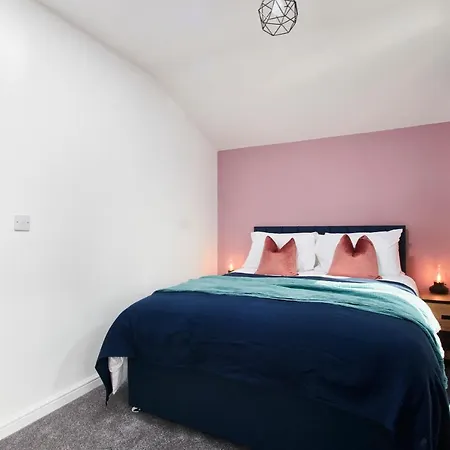 Beaut 5 Bed House W Parking Semesterbostad *