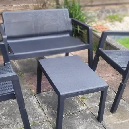 Entire 2 Bedroom House - Holiday home