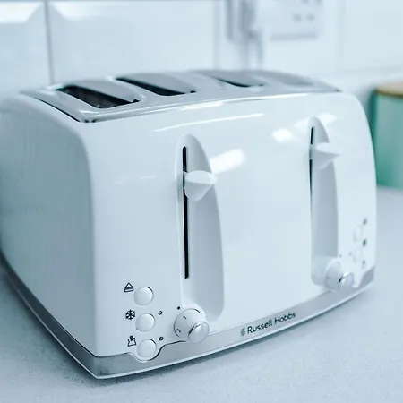 Spacious 4 Bed With Parking * 曼彻斯特