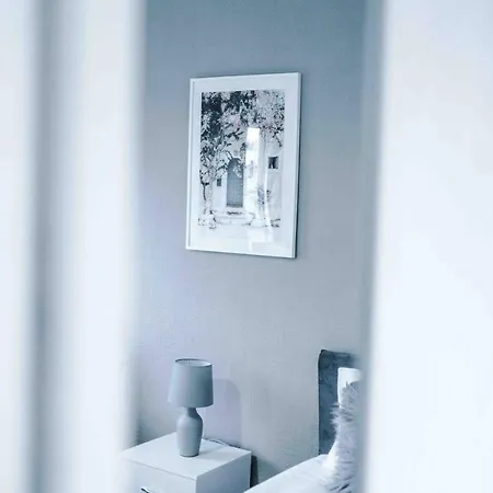 Spacious 4 Bed With Parking Manchester