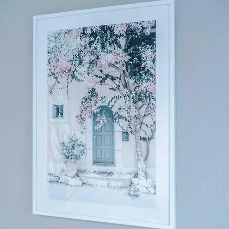 Spacious 4 Bed With Parking *