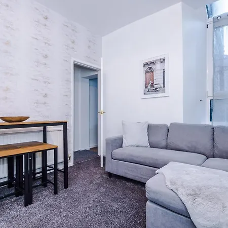 度假居 Spacious 4 Bed With Parking 曼彻斯特