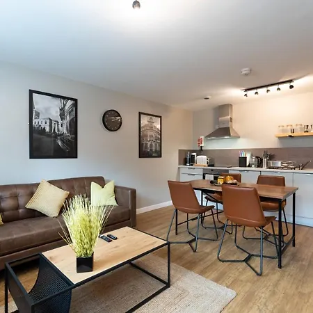 High Street Town House 4*