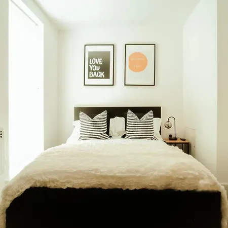 Chic 2 Bedroom Salford Quays The Lowry Apartment Manchester
