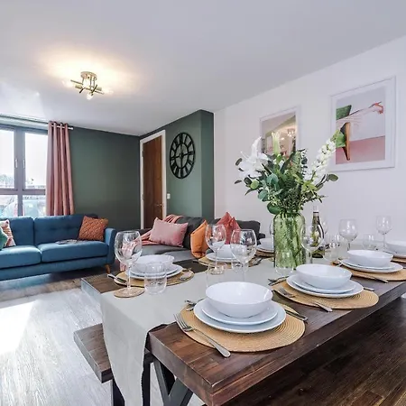Stunning Mcr House Sleeps 9 펜션 맨체스터