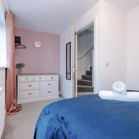 Stunning Mcr House Sleeps 9