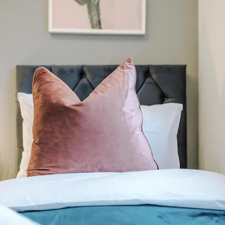 Stunning Mcr House Sleeps 9 펜션 맨체스터