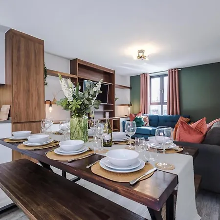펜션 Stunning Mcr House Sleeps 9