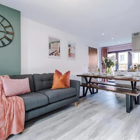 펜션 Stunning Mcr House Sleeps 9