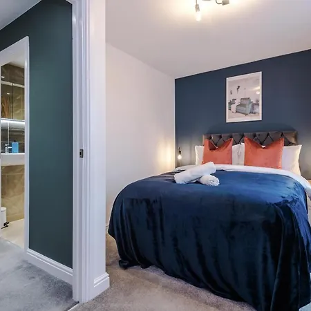 Stunning Mcr House Sleeps 9 펜션
