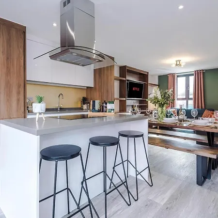 펜션 Stunning Mcr House Sleeps 9