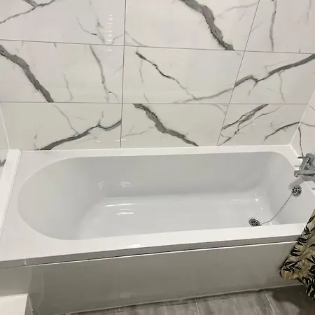 New Getaway - Free Gated Parking With Fob Appartamento