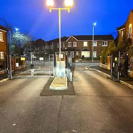 New Getaway - Free Gated Parking With Fob Apartment Manchester