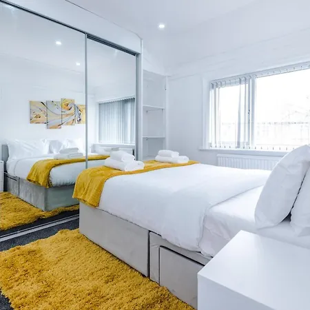 Nice Three Bedroom House In Hotel