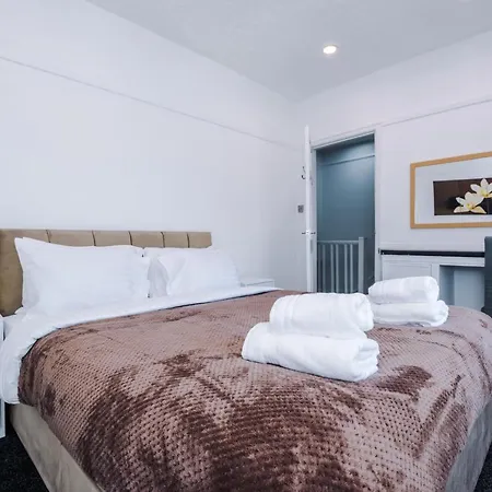 아파트 Nice Three Bedroom House In *