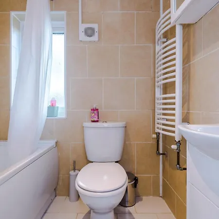 Nice Three Bedroom House In 아파트 *