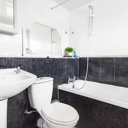 Apartment Fantastic House Near The City, Free Parking