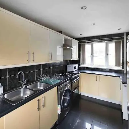 Fantastic House Near The City, Free Parking Apartment *