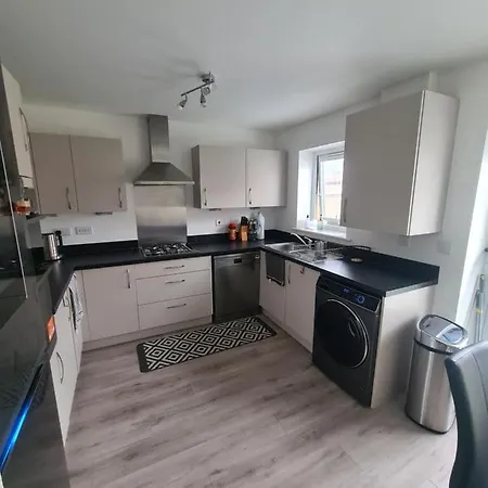 Lovely New In Close To Fc Manchester