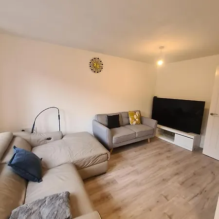 Lovely New In Close To Fc Manchester