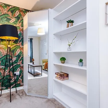Chic 2 Bed House With Garden & Free Parking Dom wakacyjny *