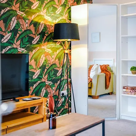 Chic 2 Bed House With Garden & Free Parking Dom wakacyjny *