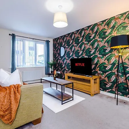 Chic 2 Bed House With Garden & Free Parking Holiday home Manchester