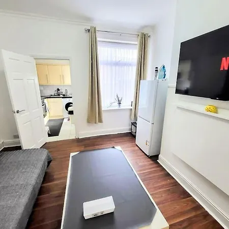 아파트 Comfortable House Near Etihad - Sleep Rest 맨체스터